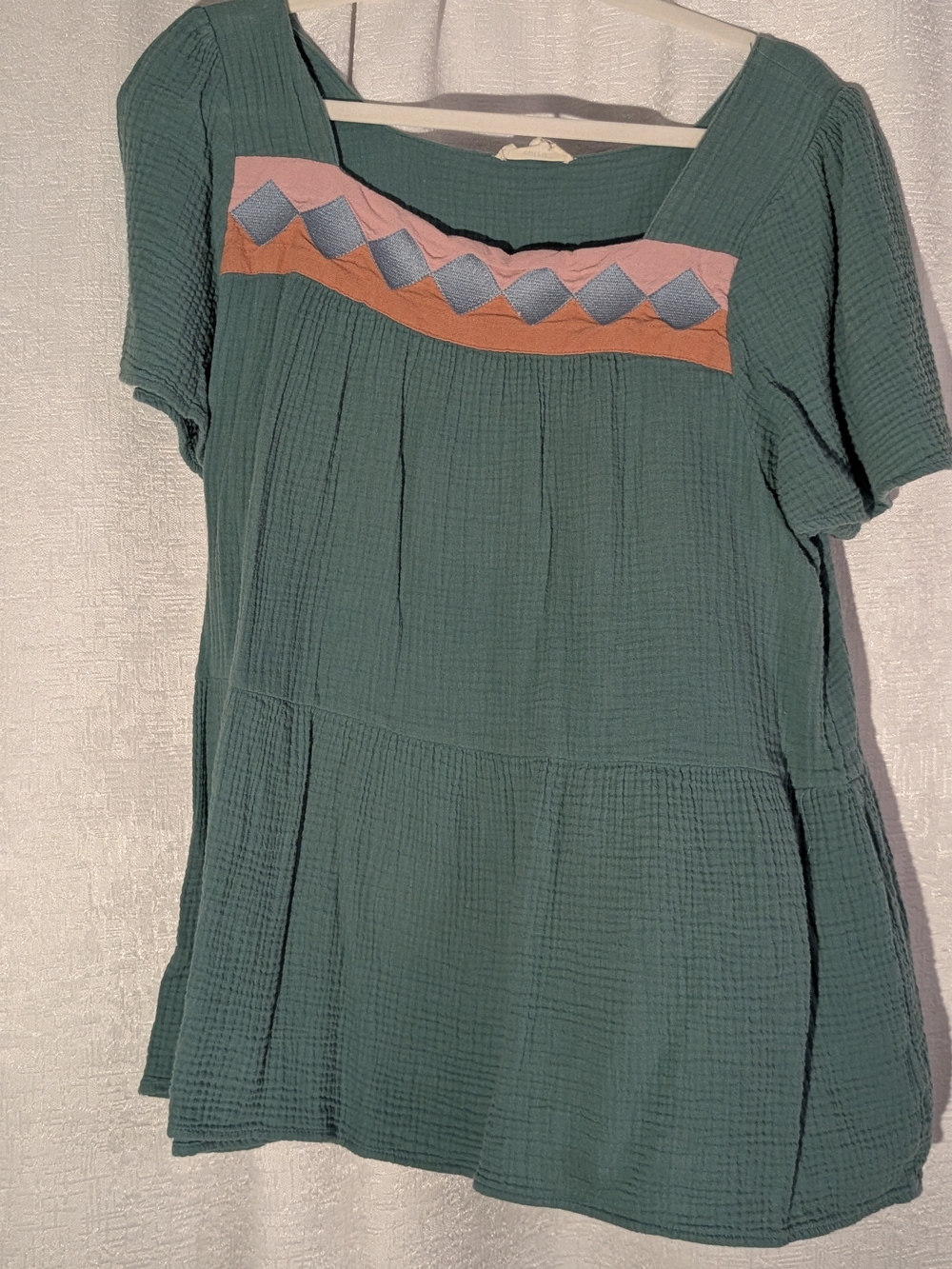 Green Short-Sleeve Peasant Top with Pink & Tan Embroidery Entro Xl